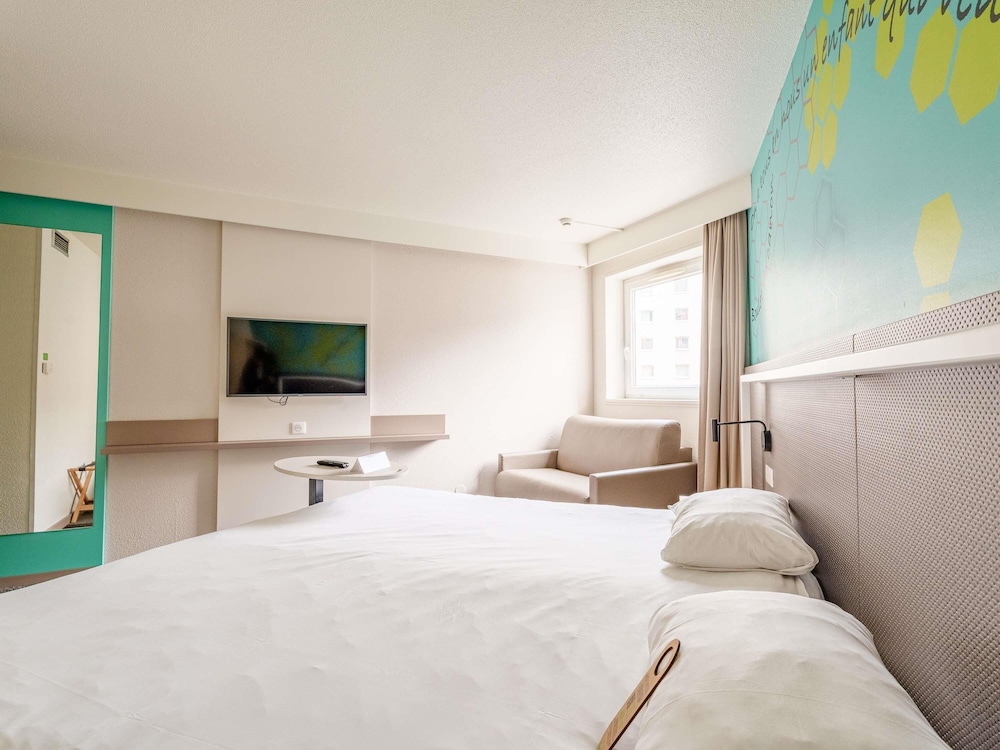 Standard Room, 1 Double Bed with Sofa bed - Photo 4