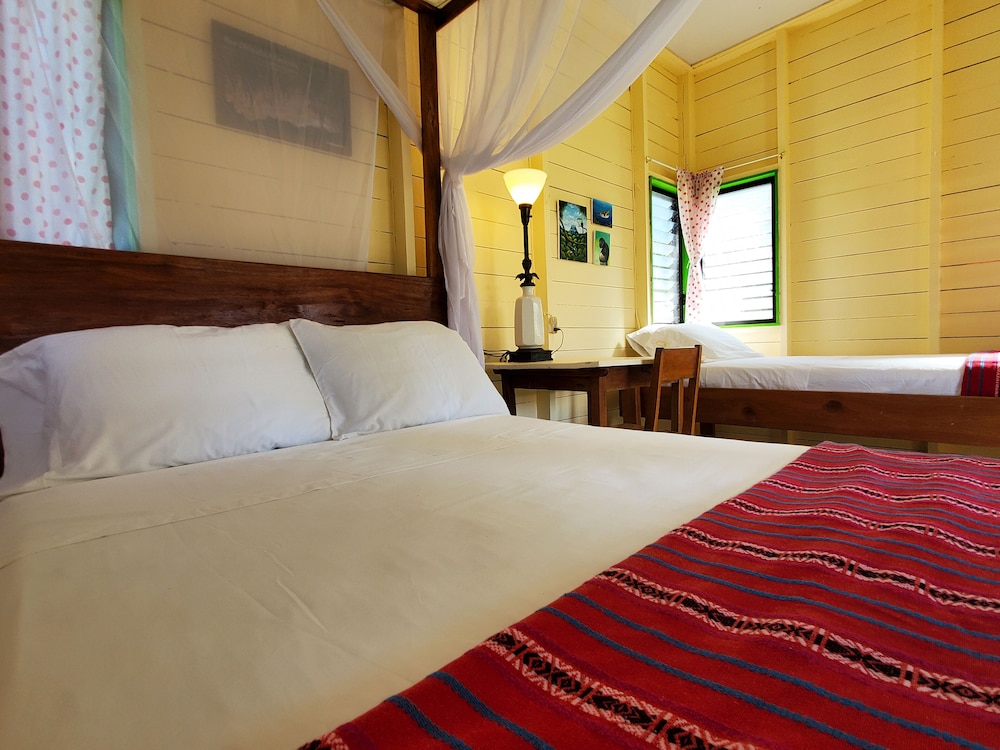 Cherry Cabana - Private Bathroom & Jungle Views photo 3