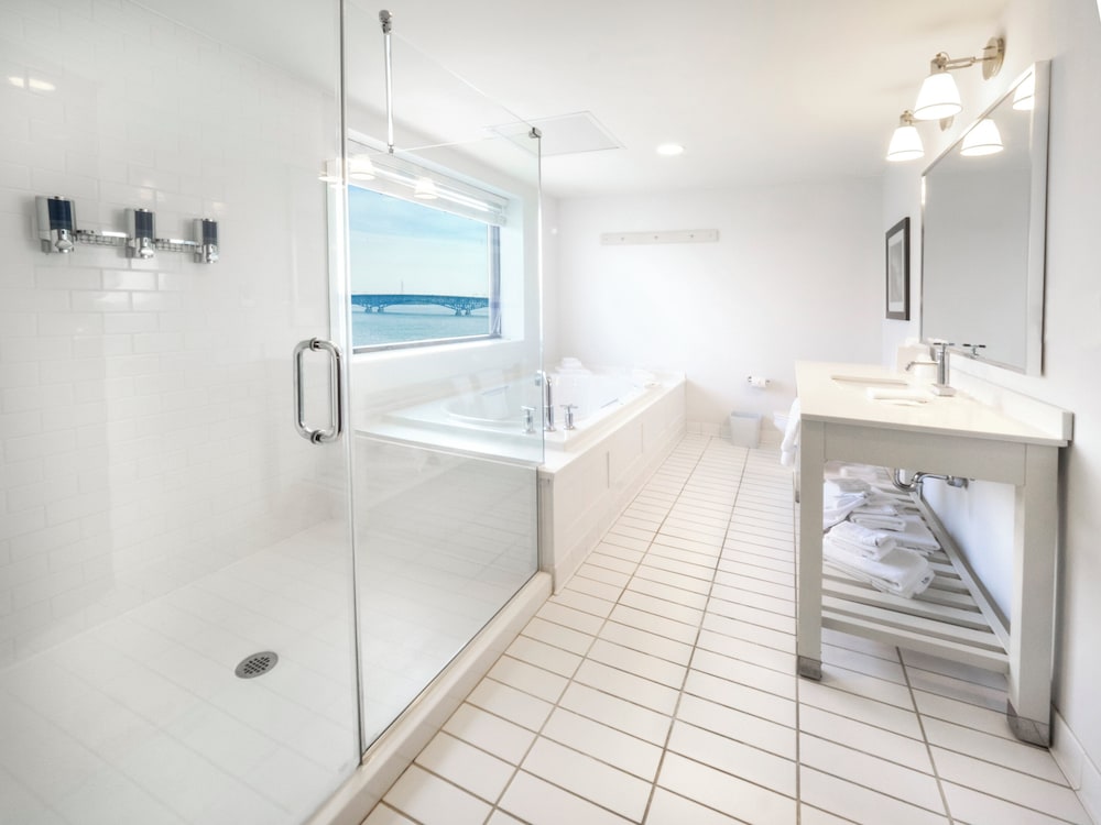Suite, 1 Bedroom, River View - Photo 16