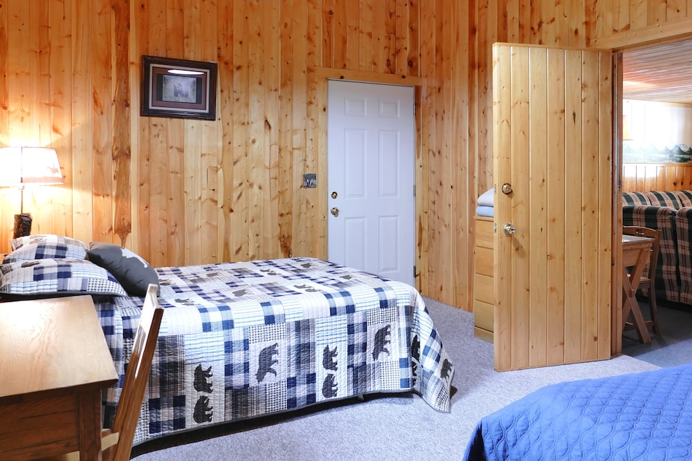 Cabin, 3 Bedrooms photo 1