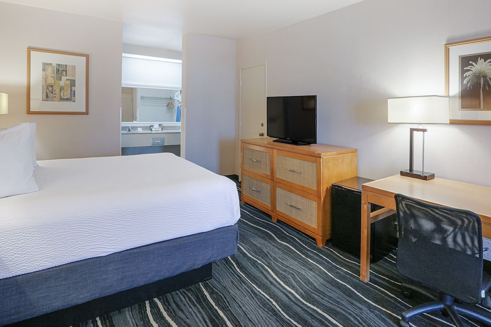 Standard Room (bed type selected at check in) photo 2