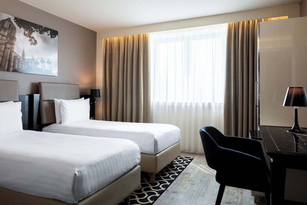 Superior Room, twin beds, city view photo 1
