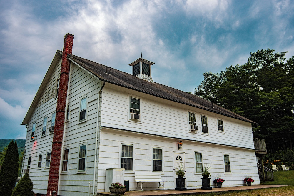 C10 Carriage House photo 3