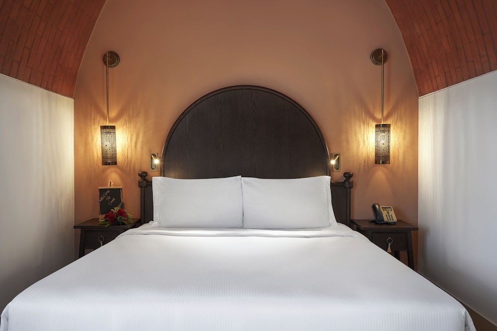 Sea View King Room with Cove Club Access photo 2