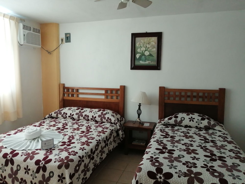 Standard Room, 2 Double Beds - Photo 4