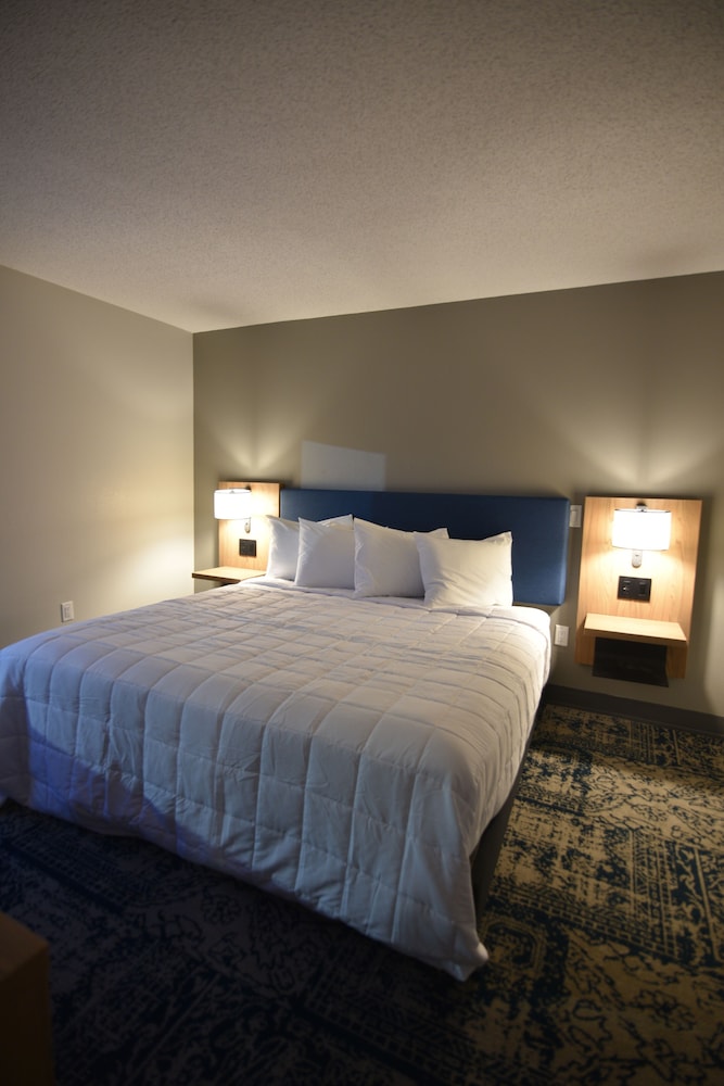 Room, 1 King Bed, Non Smoking - Photo 2