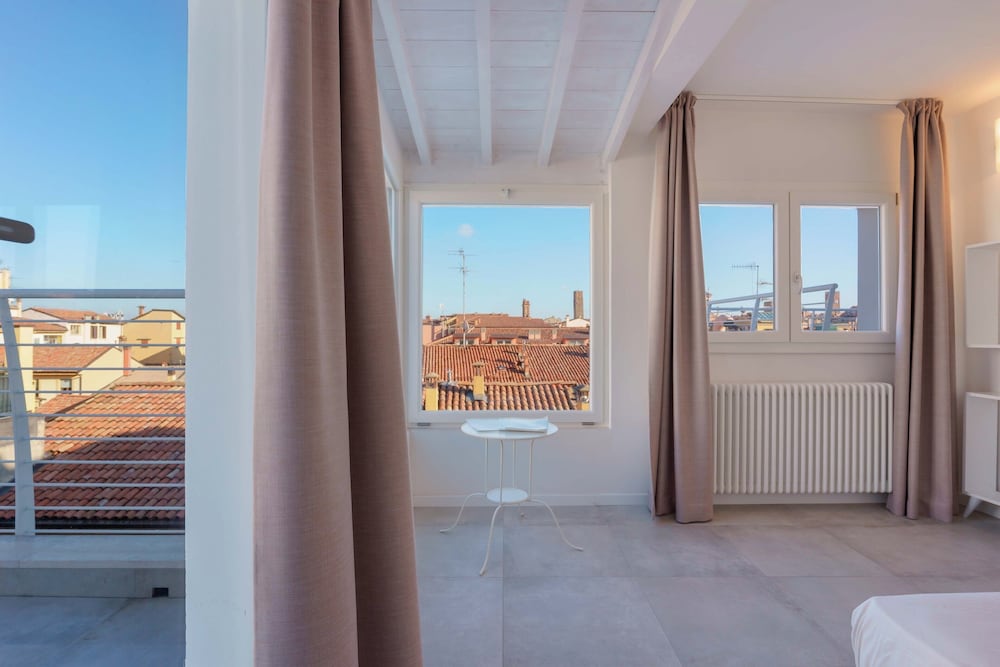 Comfort Condo, City View