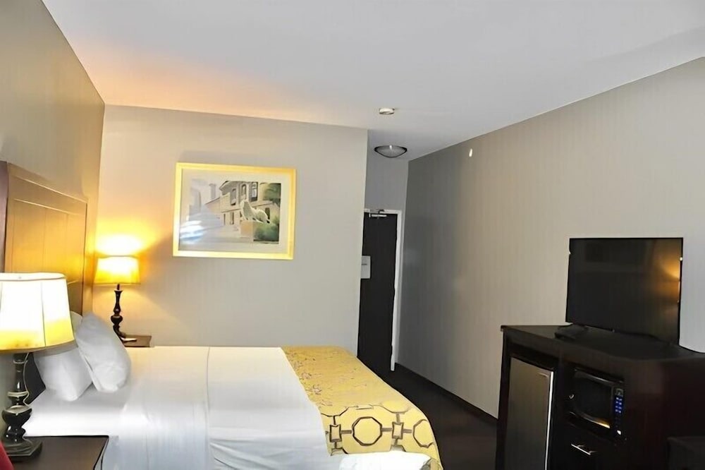 Room, 1 King Bed, Non Smoking - Photo 3