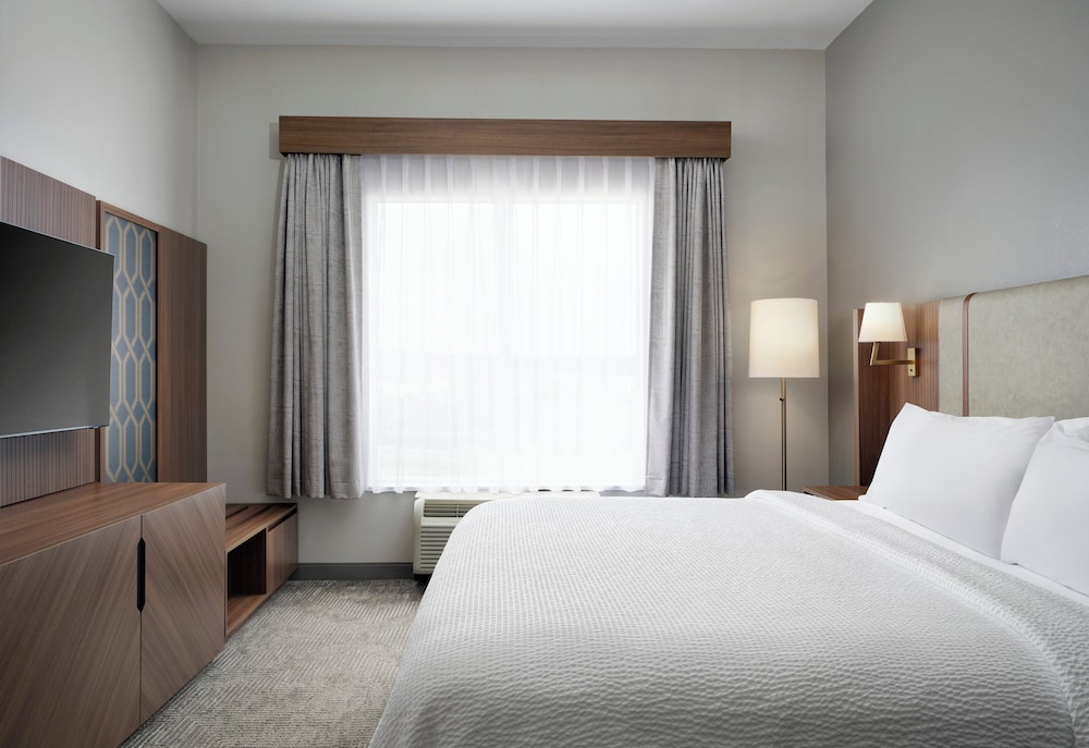 Suite, 1 Bedroom - Photo 1