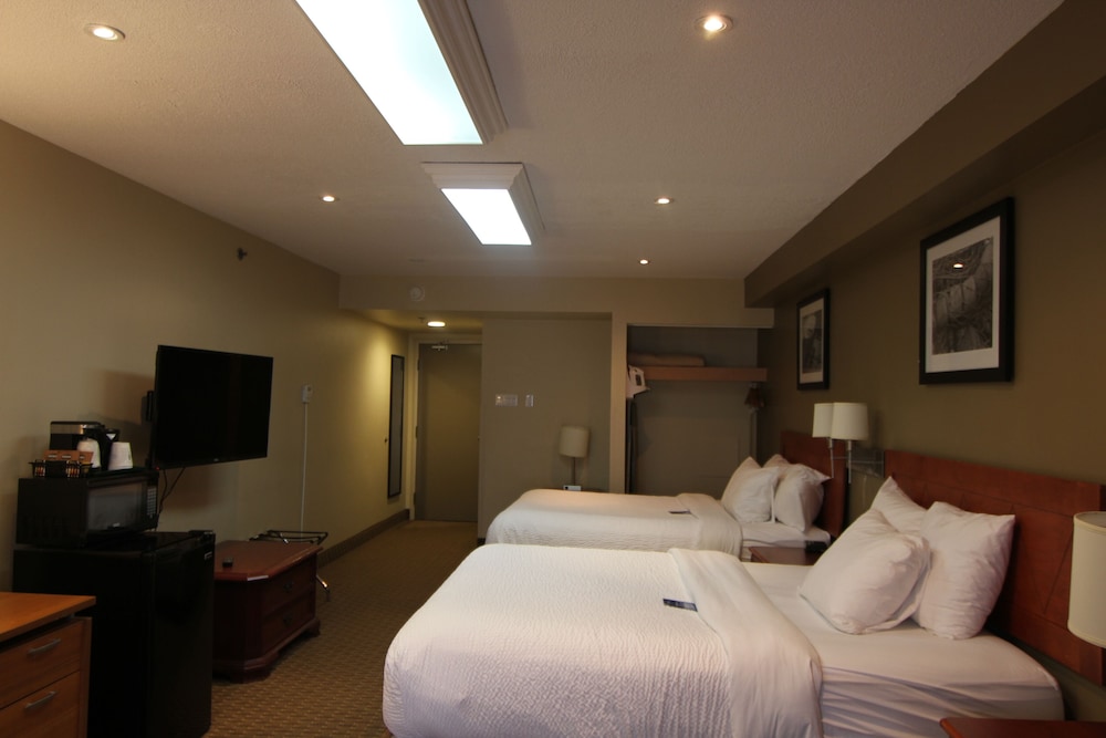 Suite, 2 Queen Bed, 1 Pull Out, 1 Bedroom, Non Smoking (First Floor Drive Up) - Photo 3