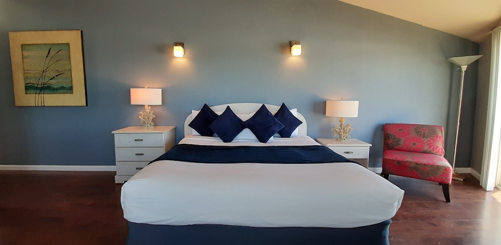Panoramic Room, 1 King Bed, Hot Tub, Ocean View photo 1