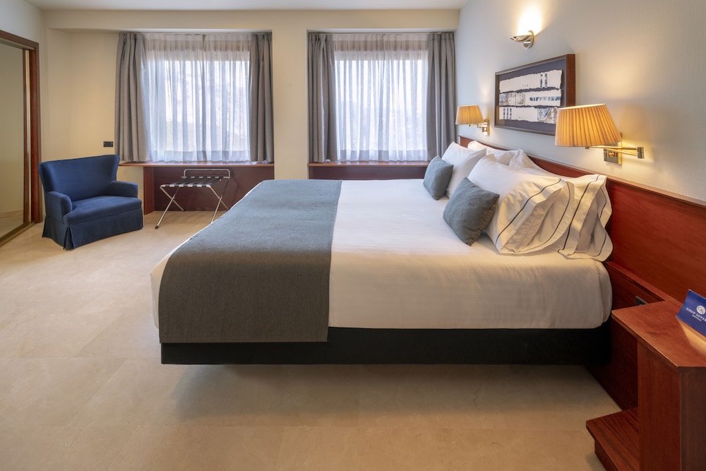 Premium Double Room Single Use - Photo 4
