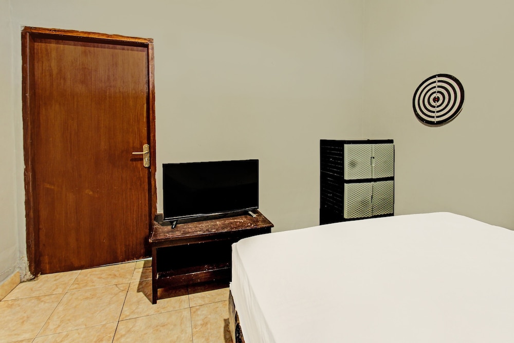 Economy Double Room - Photo 9