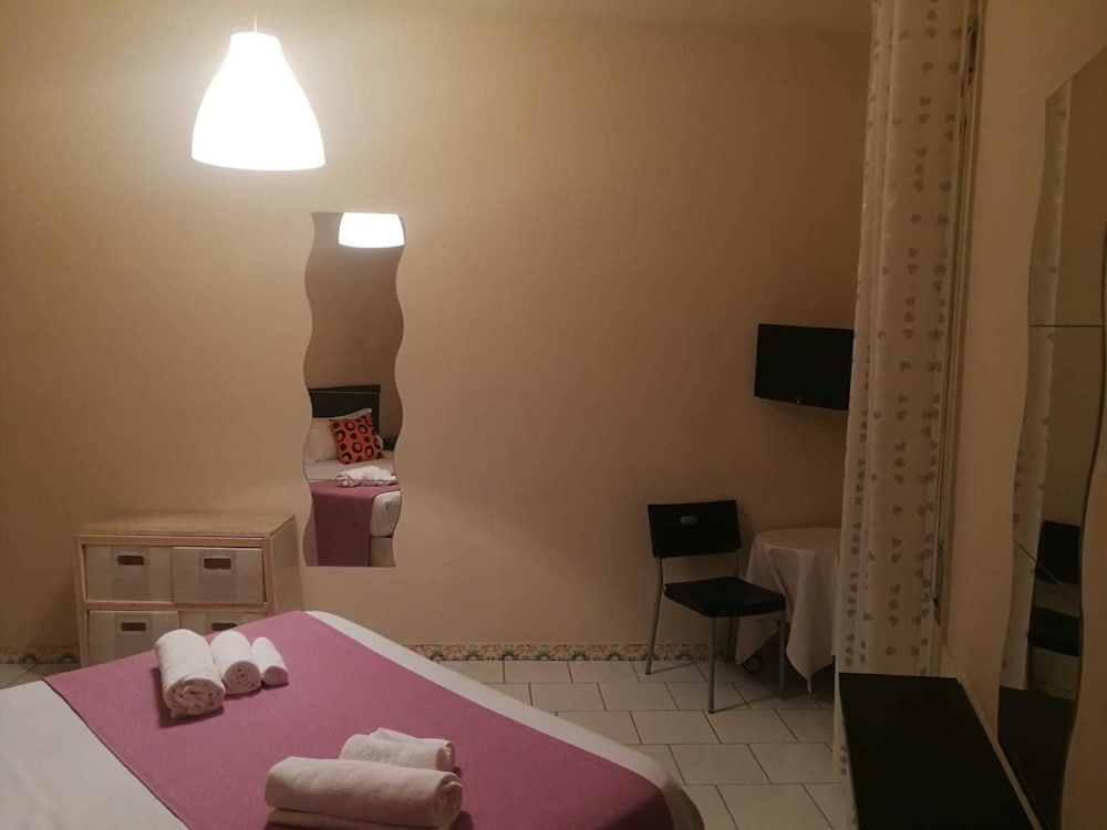 Basic Room, 1 Double Bed, Non Smoking, Garden View photo 2