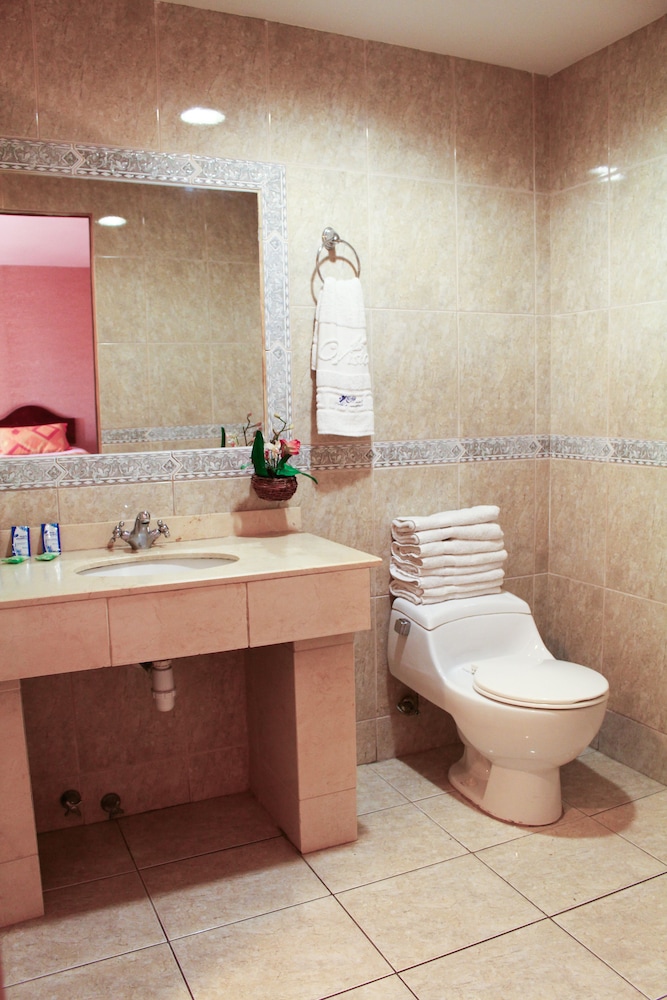 Standard Room, Private Bathroom photo 3