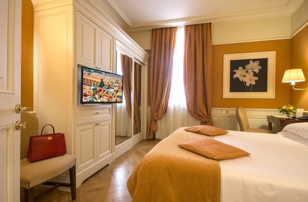 Classic Double Room, 1 King Bed - Photo 4
