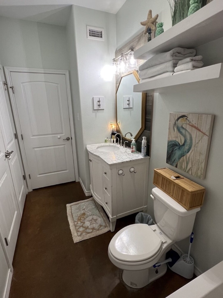 The LUV Shack, Photo 51