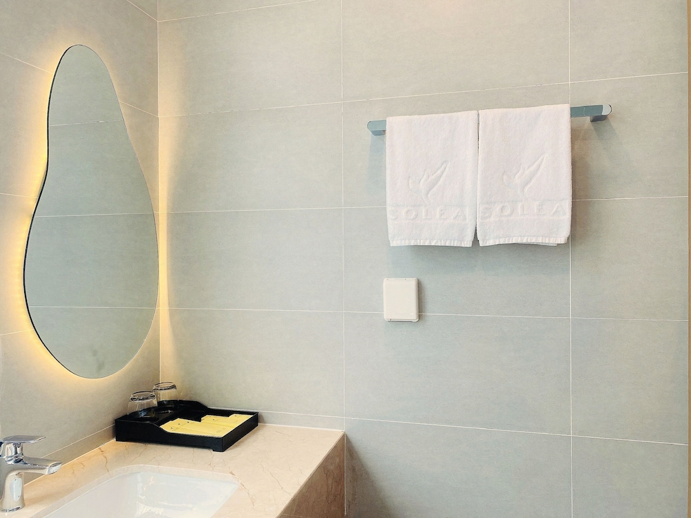 Premium Double Room, Balcony, City View - Photo 2