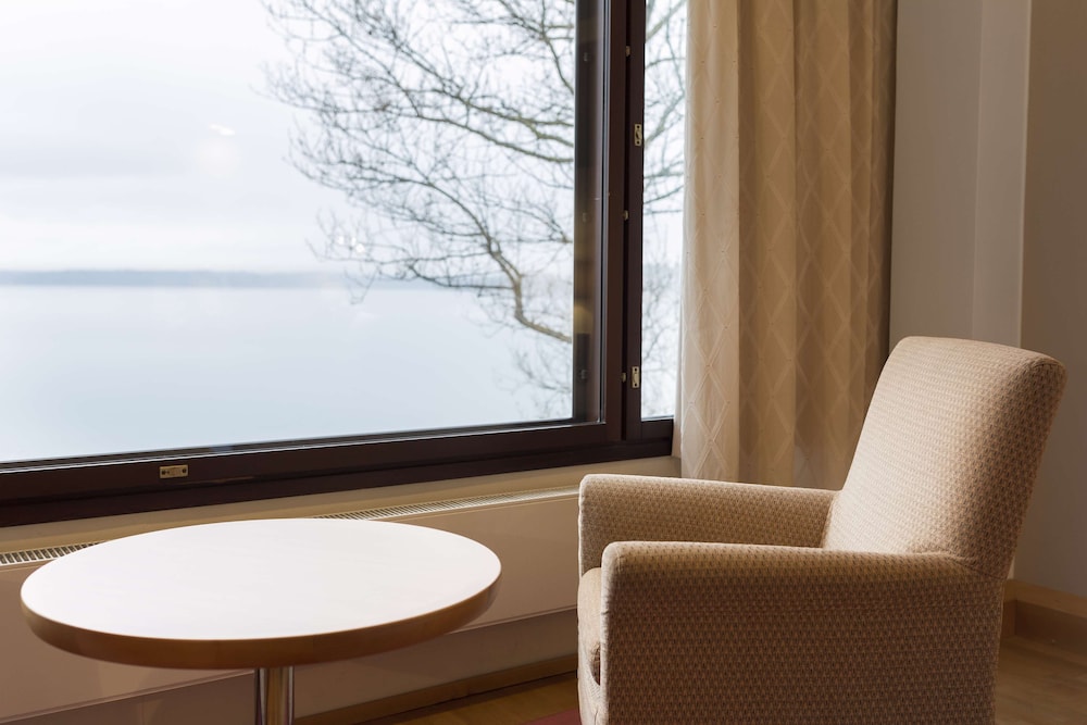 Deluxe Room, 1 King Bed, Sea View - Photo 7
