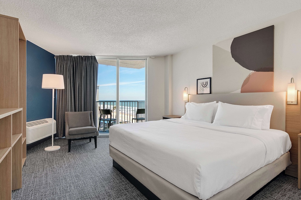 Suite, 1 King Bed - Photo 1