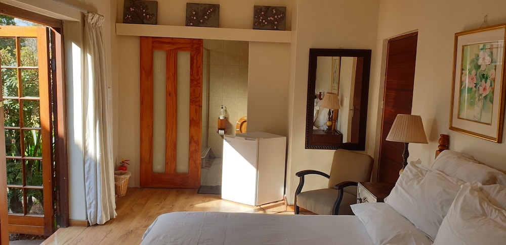 Single Room, 1 Double Bed, Pool Access photo 2