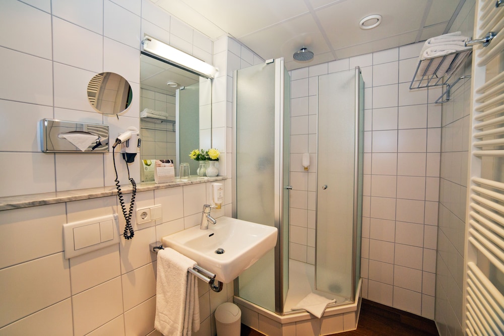 Standard Double Room - Photo 7