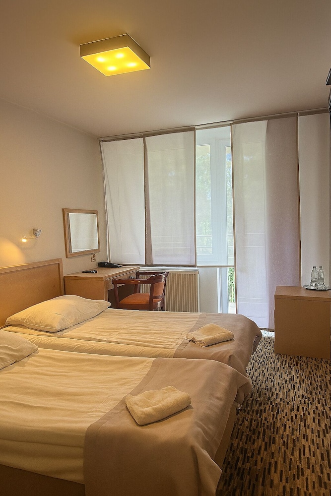 Basic Double or Twin Room photo 1