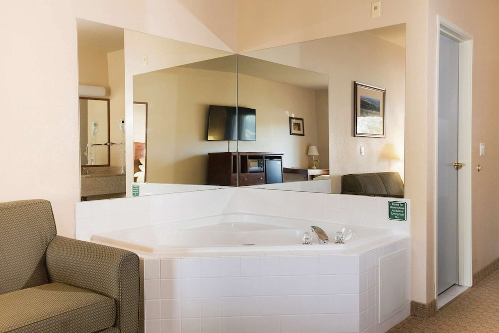 Executive Suite, 1 King Bed, Jetted Tub (Adults Only)
