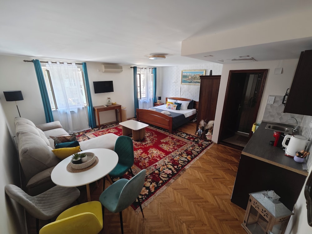 Luxury Studio, City View