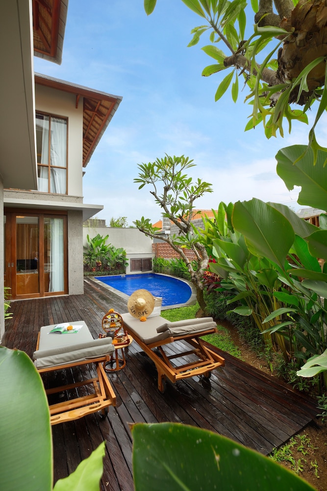 Grand 2 Bedroom Villa with Private Pool and Bath tub - Photo 13