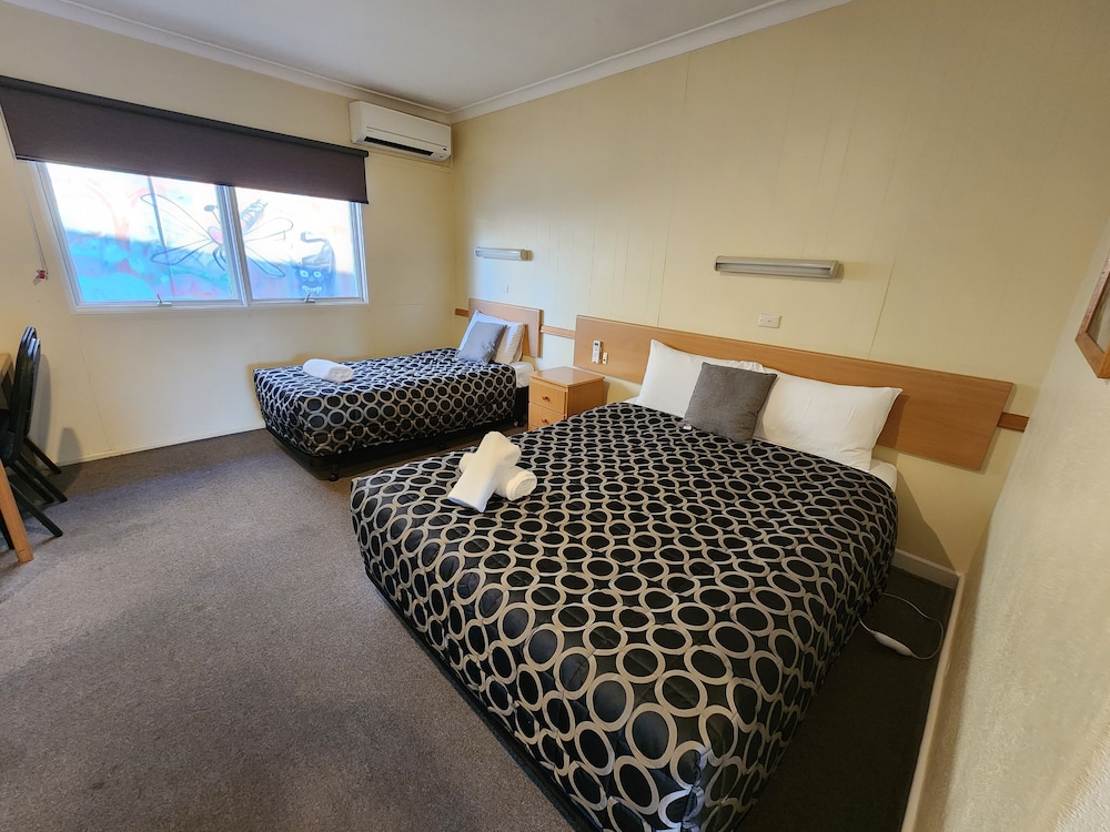 Deluxe Twin Room, 1 Bedroom, Non Smoking, Ground Floor photo 3