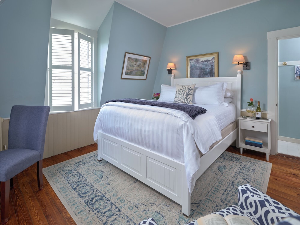 Wood End Light Room