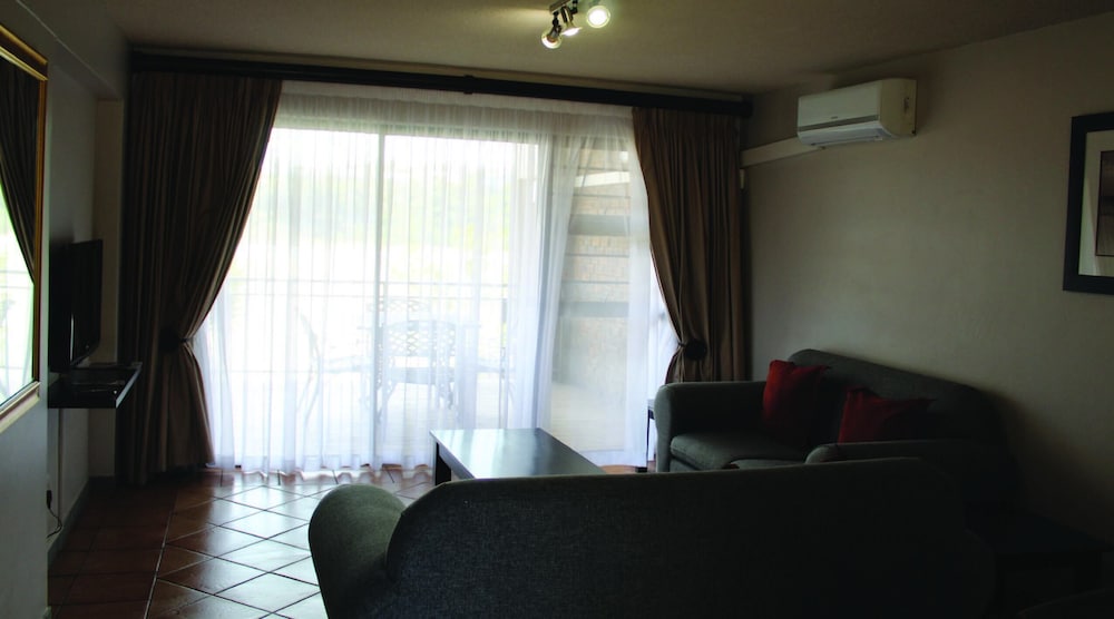 Panoramic Apartment, 2 Bedrooms, Accessible, Lagoon View photo 3