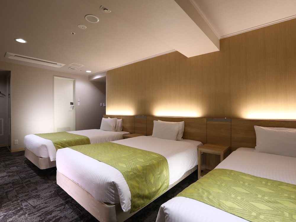 Standard Triple Room, Non Smoking (3 beds for 4 people) photo 2