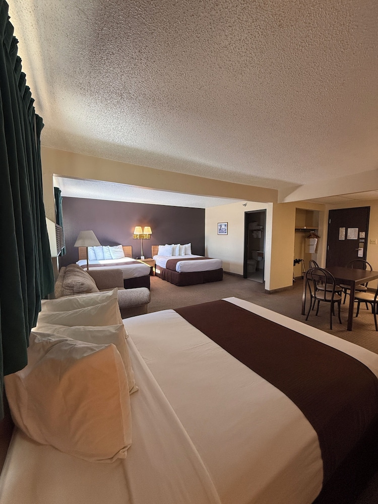 Suite, Multiple Beds photo 1