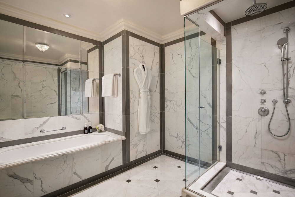 Royal Suite, 1 King Bed, Balcony, River View photo 3