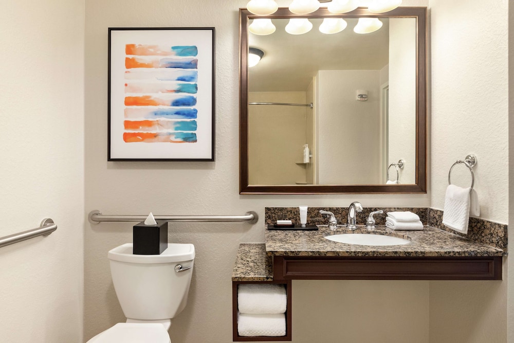 Deluxe Suite, Multiple Beds, Accessible, Bathtub