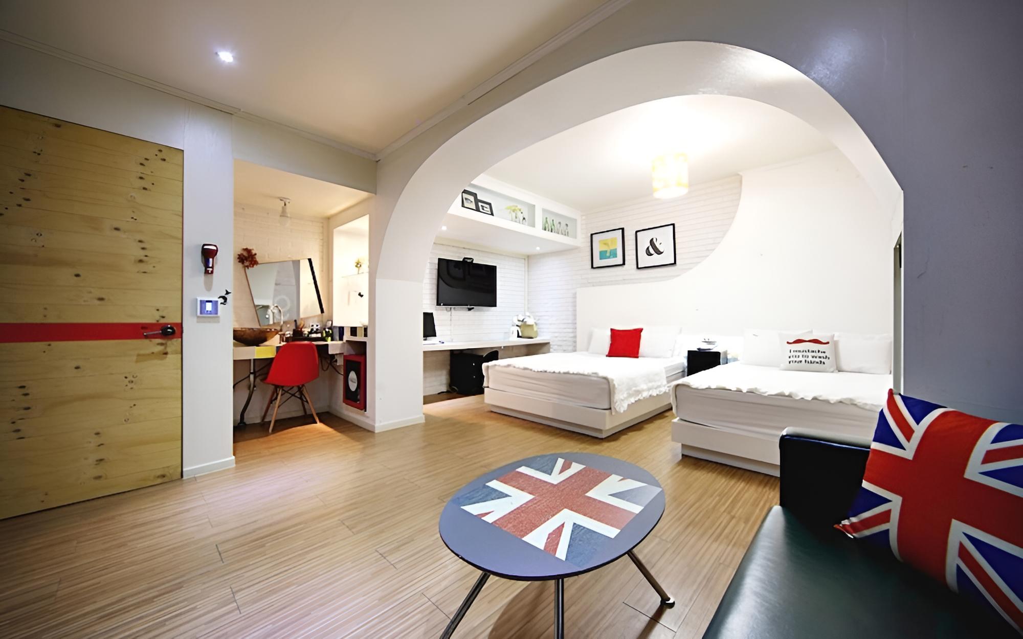 Room (Twin-Double Double (PC/ Cypress Room/)