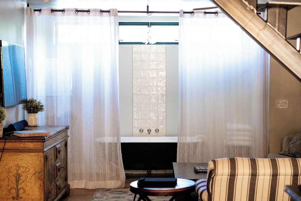 Premium Suite, Ensuite, Courtyard View (Loft) photo 3