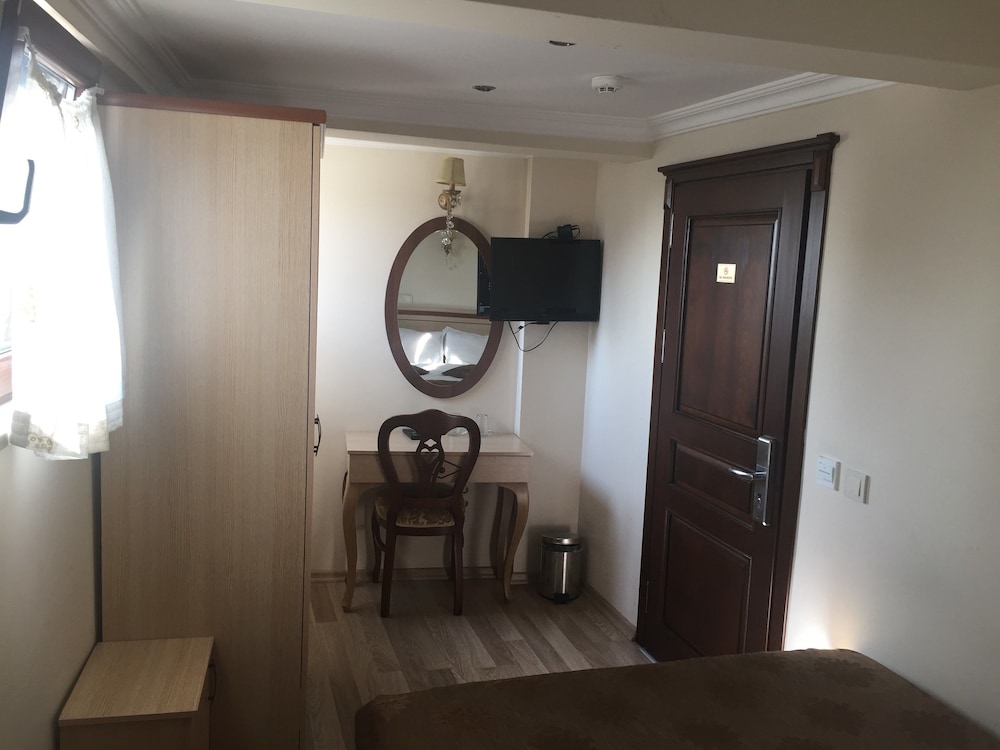 Economy Double Room photo 2