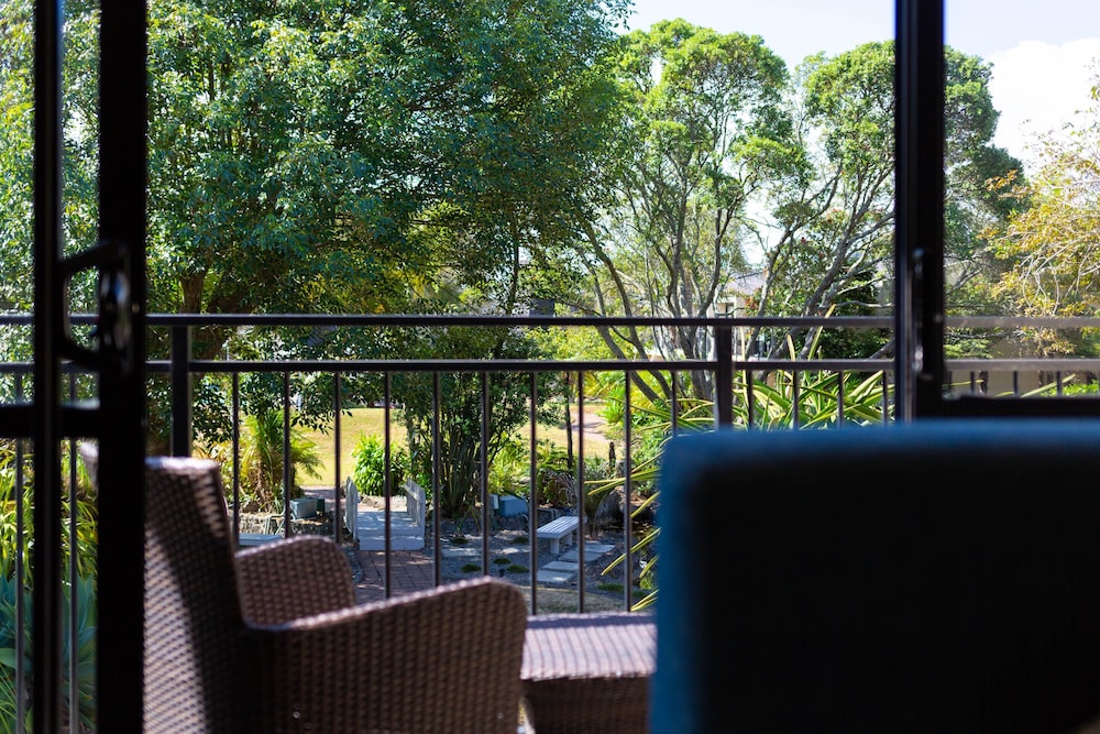Standard Room, 2 Double Beds, Accessible - Photo 10