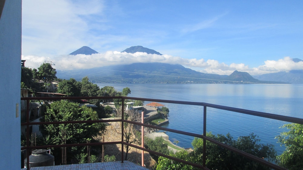 Panoramic Studio Suite, Multiple Beds, Fireplace, Lake View photo 3