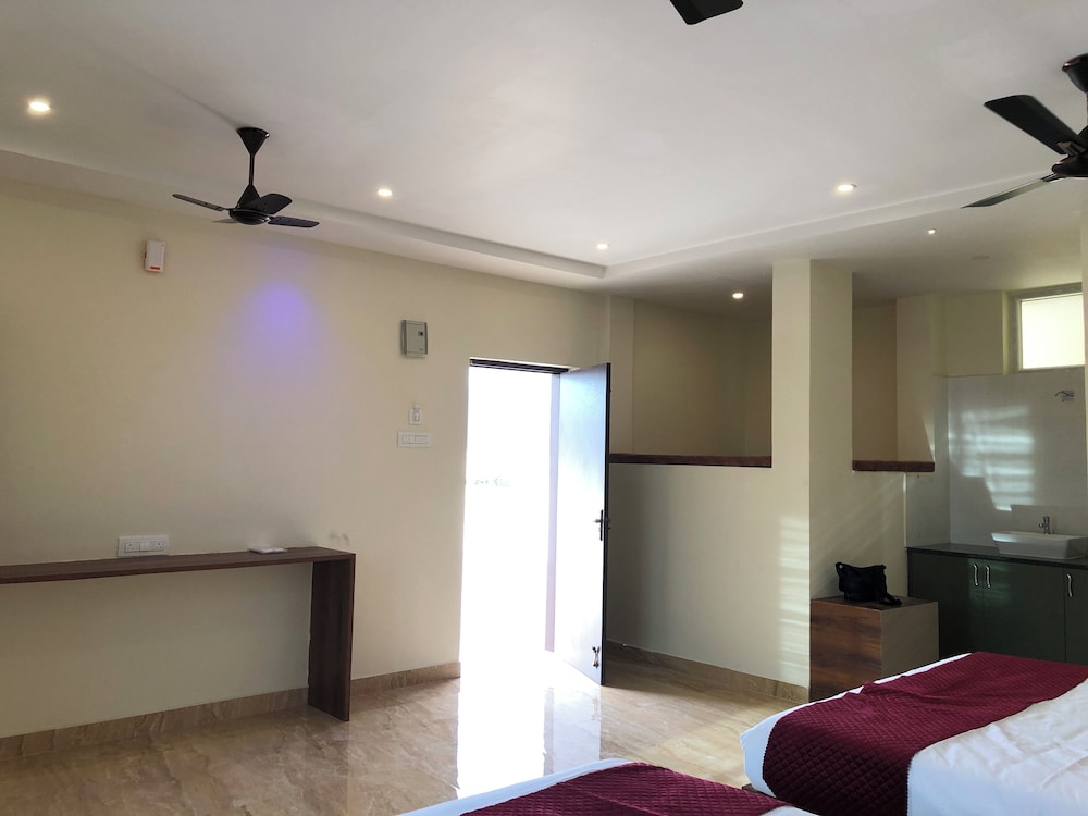 Superior Suite, Hill View photo 3
