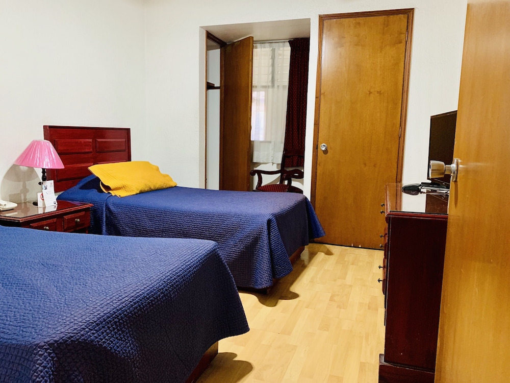 Standard Room, 2 Twin Beds photo 1