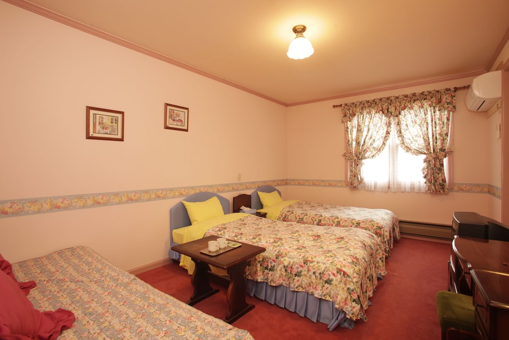 Standard Room, 1 King Bed, Non Smoking, Refrigerator & Microwave - Photo 2
