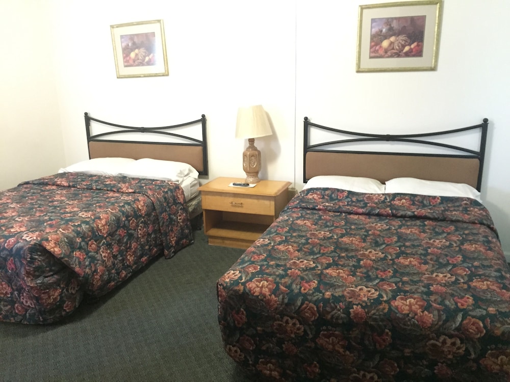 Room, 2 Double Beds photo 1