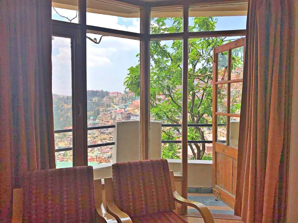 Super Deluxe Room with Small Balcony and Bathtub - Photo 16