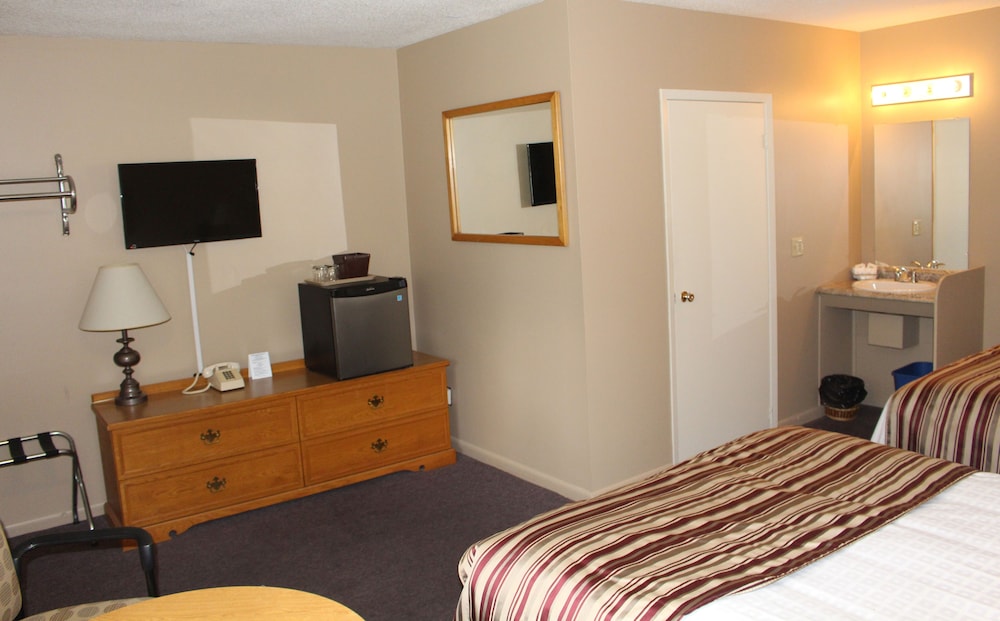 Standard Room, 2 Double Beds, Accessible photo 2