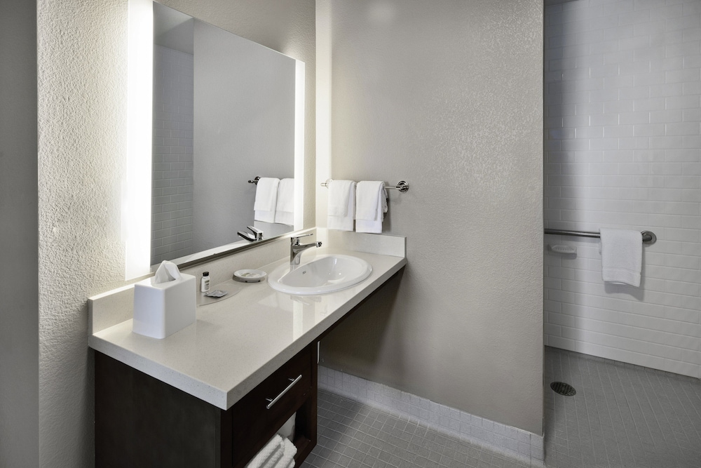 Suite, 2 Double Beds, Kitchen - Photo 4