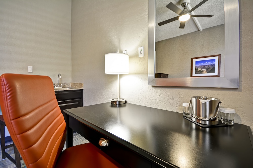 Suite, 1 King Bed with Sofa bed, Patio photo 2
